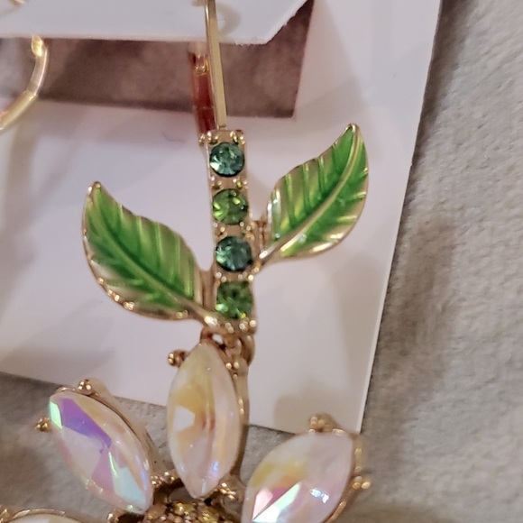 🎉HP🎉NWT Betsey Johnson Daisy Earrings - Picture 4 of 7